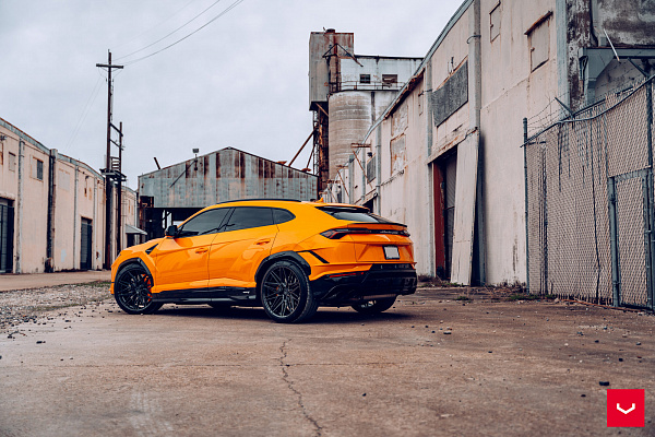 Фото дисков Vossen HF-7 Черный глянец на Lamborghini Urus