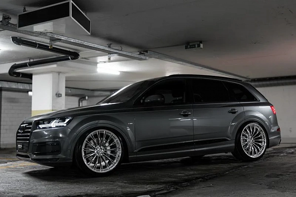 Фото дисков ST Wheels ST11 Полированный лак на Audi Q7 (4M)