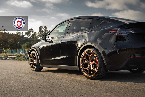 Фото дисков HRE P111SC Сатиновая бронза на Tesla Model Y