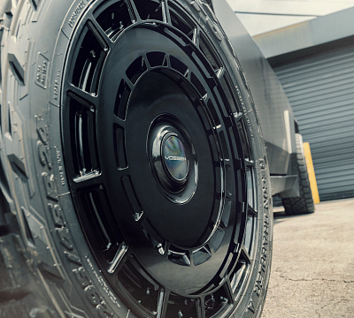 Фото дисков Vossen LC3-11 на Tesla Cybertruck