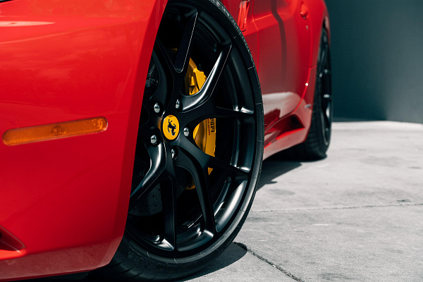 Фото дисков HRE P101 Черный сатин на Ferrari California