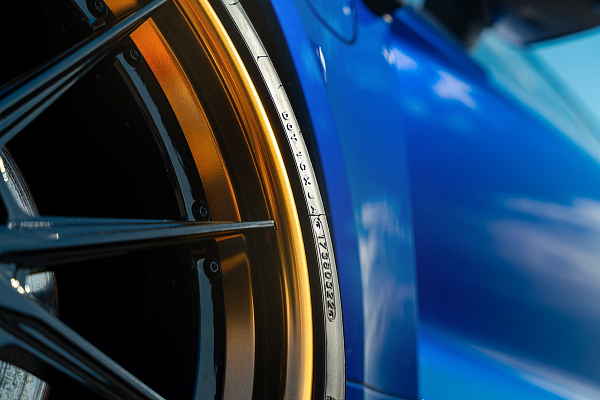 Фото дисков Strasse Wheels SV10 Deep Concave FS Черный глянец на Porsche Taycan I