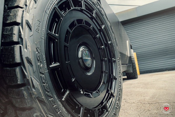 Фото дисков Vossen LC3-11 Черный глянец на Tesla Cybertruck