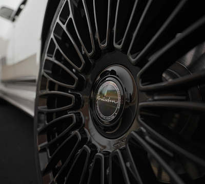 Фото дисков Brixton Forged LX01 на Rolls-Royce Cullinan