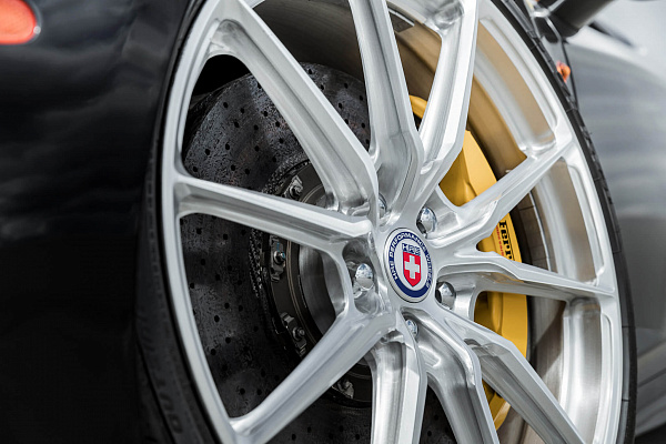 Фото дисков HRE P104SC Глянцевый лак на Ferrari 458