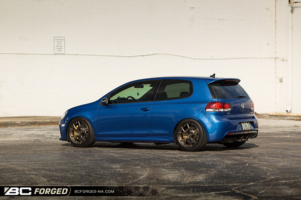 Фото дисков BC Forged RZ05 Глянцевая бронза на Volkswagen Golf VII