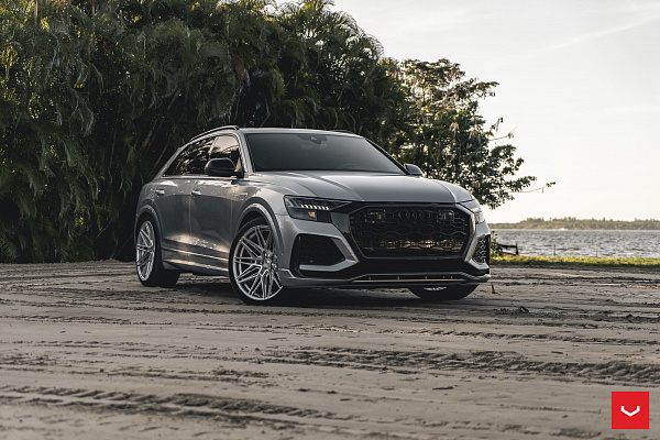 Фото дисков Vossen HF-7 Серебро на Audi Q8