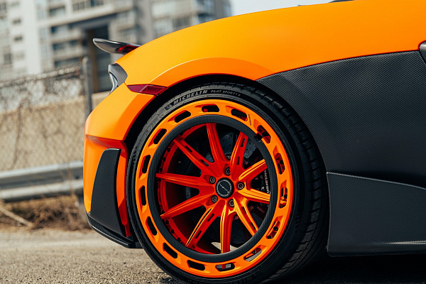 Фото дисков Brixton Forged FDE11 Aerotech Черный сатин на McLaren 600