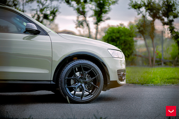 Фото дисков Vossen HF-5 Черный глянец на Audi Q3 (8U)