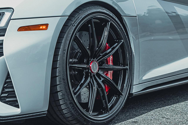 Фото дисков Brixton Forged FDE11 Черный глянец на Audi R8 (4S)