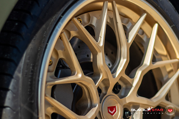Фото дисков Vossen S17-01 (3-Piece) Сатиновая шампань на Lamborghini Huracan