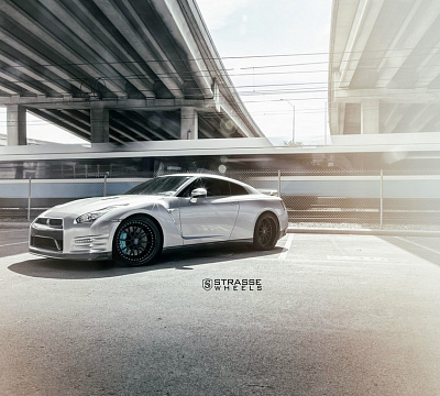 Фото дисков Strasse Wheels R10 Signature на Nissan GT-R