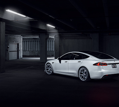 Фото дисков Vossen LC3-01 на Tesla Model S