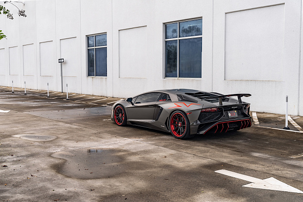 Фото дисков Strasse Wheels SV10-RS Performance Другой цвет на Lamborghini Aventador