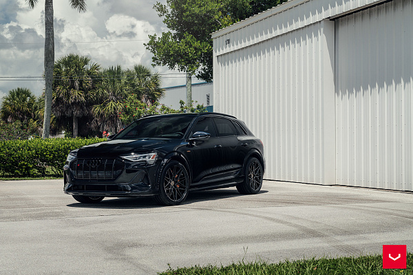 Фото дисков Vossen HF-7 Черный глянец на Audi E-tron