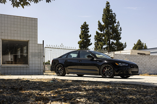 Фото дисков Rotiform TUF Сатиновый темный лак на Audi A/RS 6 (C7)