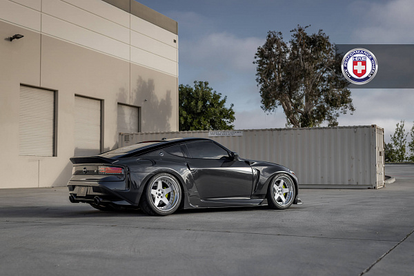 Фото дисков HRE C105 Белый глянец на Nissan Z