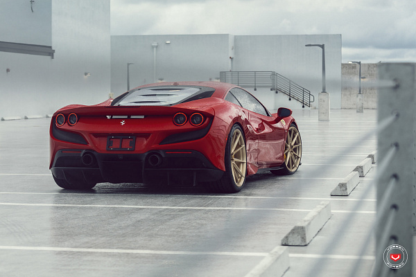 Фото дисков Vossen EVO-2 Глянцевая шампань на Ferrari F8