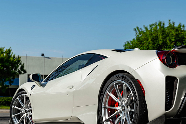 Фото дисков HRE P104SC Глянцевый лак на Ferrari 488