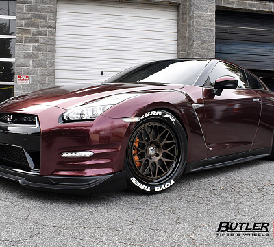 Фото дисков HRE 300 на Nissan GT-R