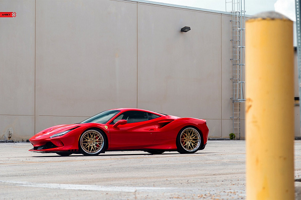 Фото дисков Anrky S3-X1 Глянцевое золото на Ferrari F8