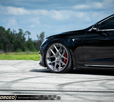 Фото дисков BC Forged HCA381 на Tesla Model S