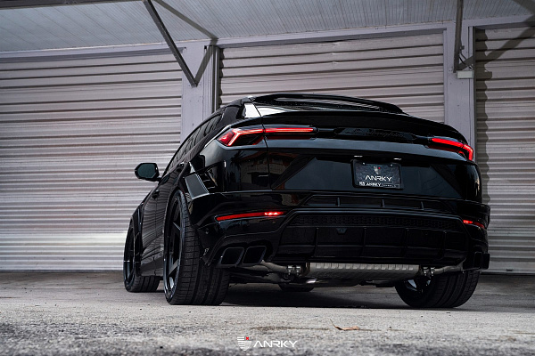 Фото дисков Anrky RS5.3 Черный сатин на Lamborghini Urus