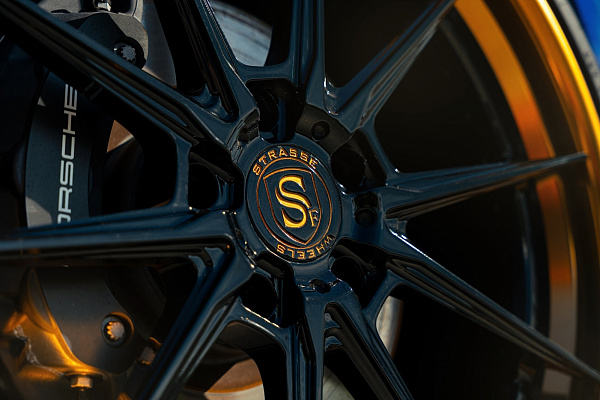 Фото дисков Strasse Wheels SV10 Deep Concave FS Черный глянец на Porsche Taycan I