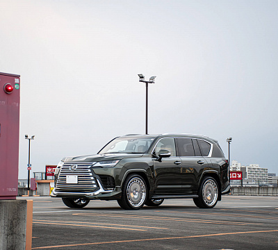 Фото дисков HRE 935 на Lexus LX IV