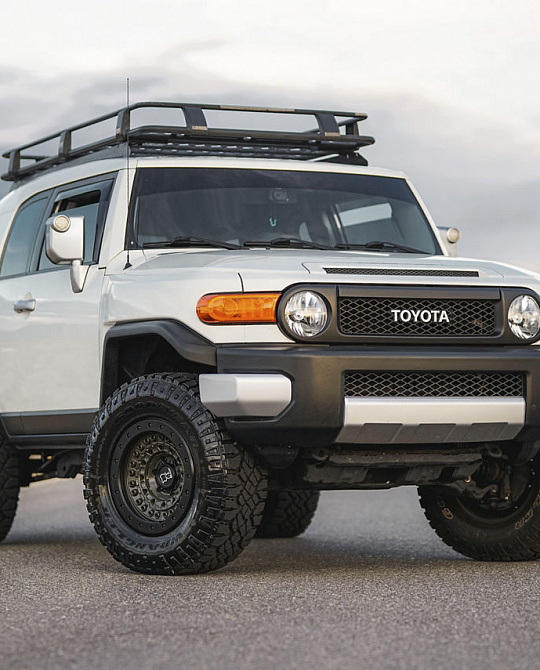 Фото дисков BARRICADE на Toyota FJ Cruiser