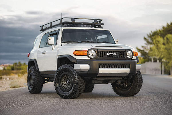 Фото дисков Black Rhino BARRICADE  на Toyota FJ Cruiser