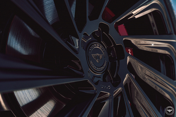 Фото дисков Vossen UV-3 Черный глянец на Range Rover Sport II