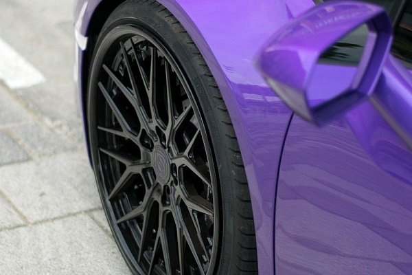 Фото дисков Strasse Wheels SV10M Deep Concave FS Черный глянец на Lamborghini Huracan