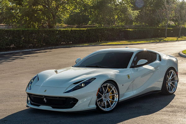 Фото дисков Anrky AN12 Полированный лак на Ferrari 812