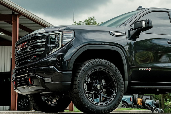 Фото дисков 4PLAY 4P55 Черный глянец на GMC Sierra IV