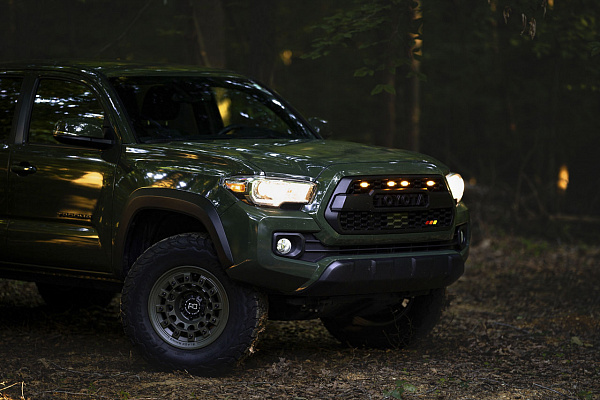Фото дисков Black Rhino FUJI  на Toyota Tacoma III
