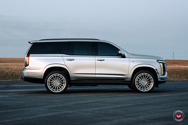 Фото дисков Vossen LCX-01 Глянцевый лак на Cadillac Escalade V