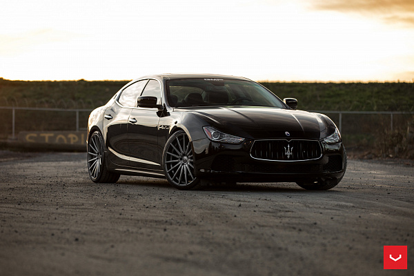 Фото дисков Vossen VFS-2 Глянцевый графит на Maserati Ghibli
