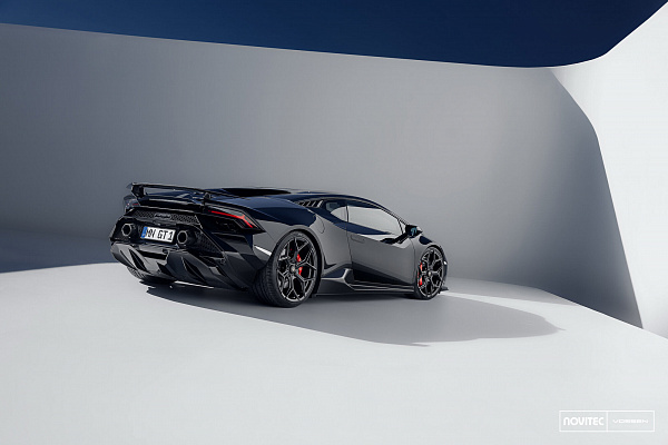 Фото дисков NOVITEC NL4 Черный глянец на Lamborghini Huracan