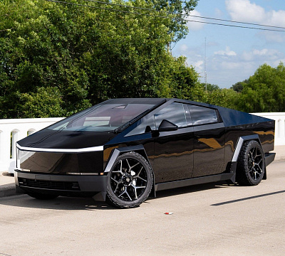 Фото дисков 4PLAY 4P06 на Tesla Cybertruck