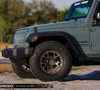 Фото дисков BC Forged RZ05 на Jeep Wrangler III (JK)