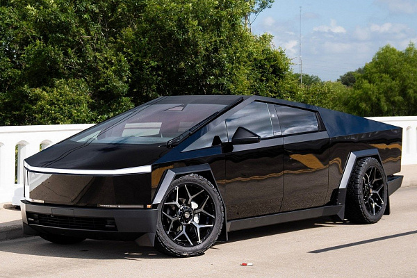 Фото дисков 4PLAY 4P06  на Tesla Cybertruck