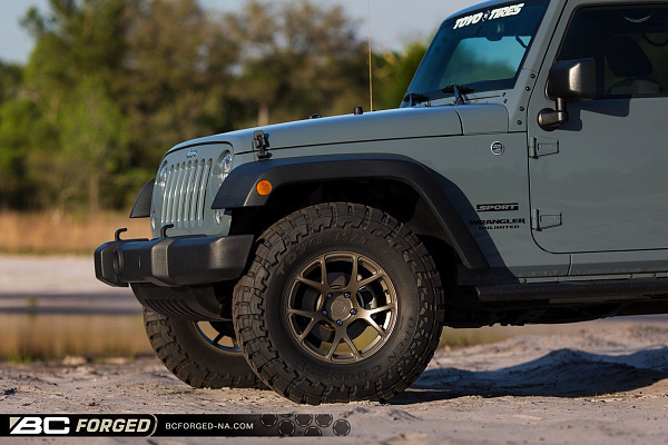 Фото дисков BC Forged RZ05 Сатиновая бронза на Jeep Wrangler III (JK)