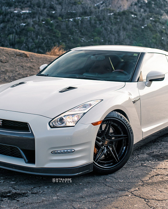 Фото дисков SV2T Deep Concave FS Черный глянец на Nissan GT-R