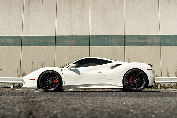 Фото дисков Brixton Forged PF5 Глянцевый темный лак на Ferrari 488