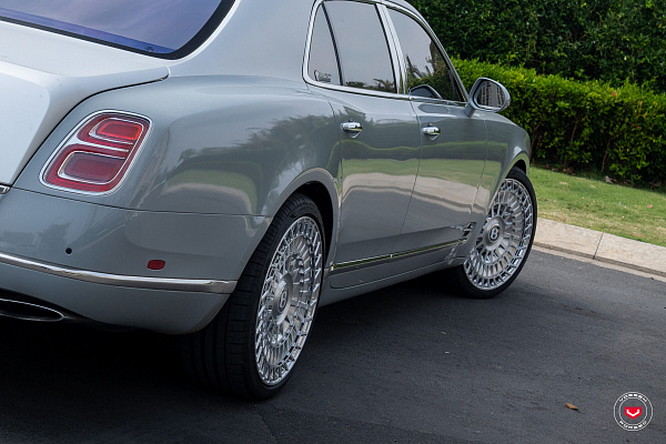 Фото дисков Vossen LC3-13T Глянцевый лак на Bentley Mulsanne II