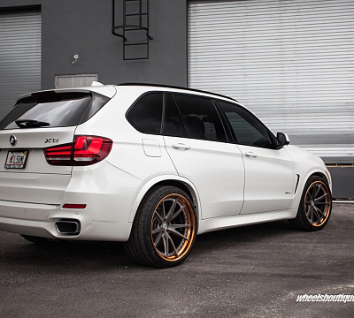 Фото дисков HRE S104 на BMW X5/X5 M (F15/F85)