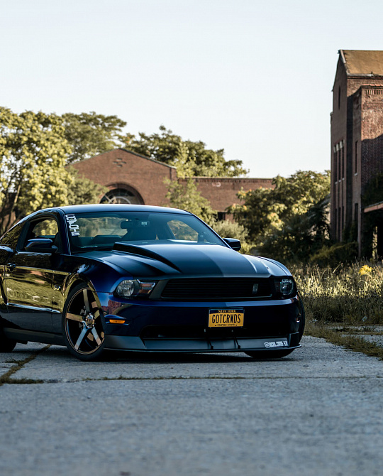 Фото дисков CV3 Глянцевый темный лак на Ford Mustang V