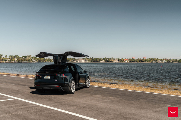 Фото дисков Vossen HF-5 Серебро на Tesla Model X