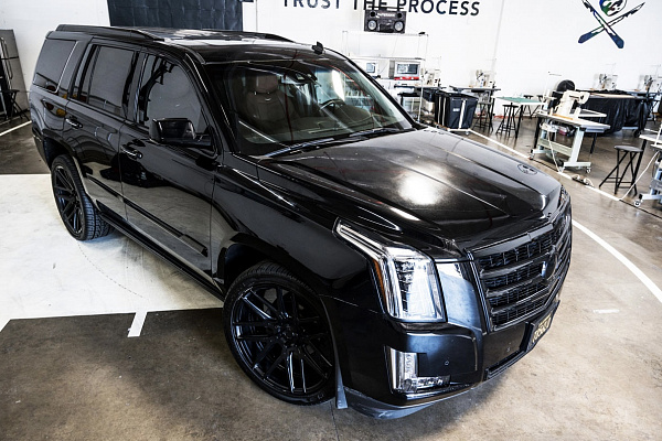 Фото дисков Savini SV63 Черный сатин на Cadillac Escalade IV